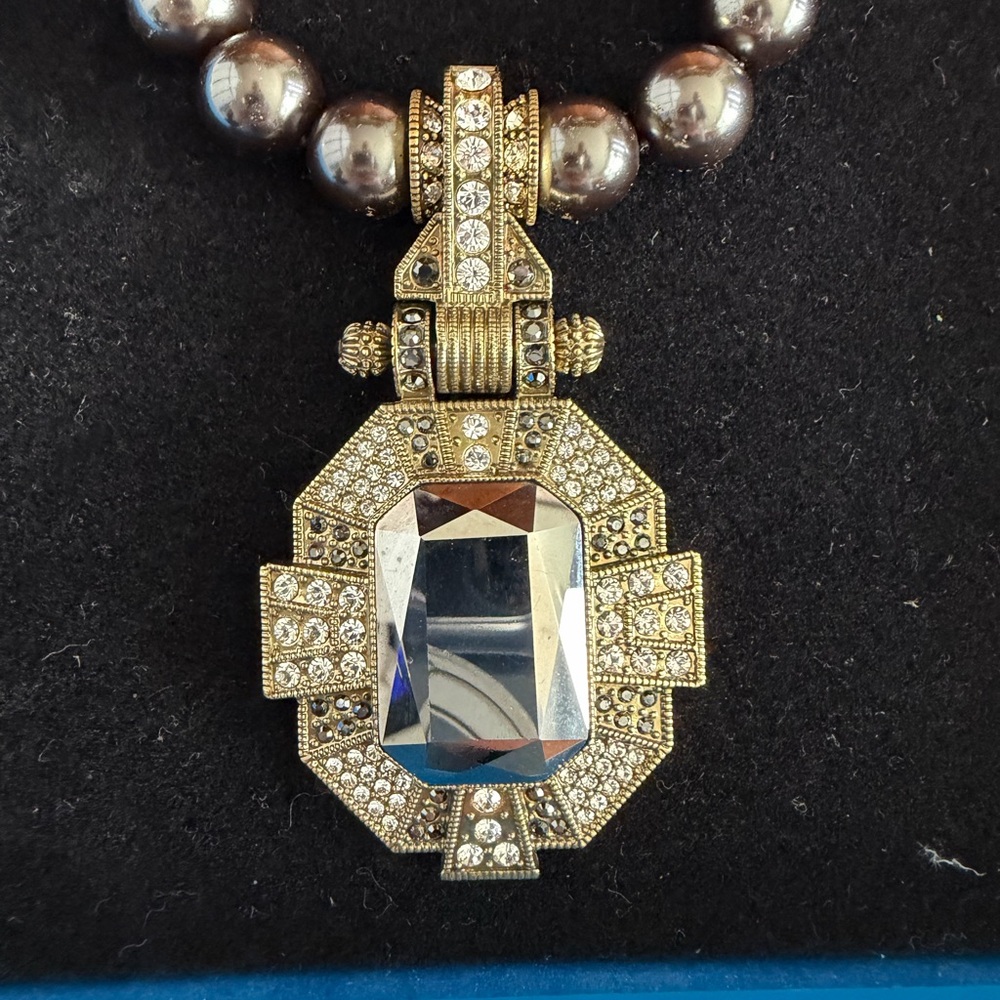 Gold-Tone Heidi Daus Hematite Bead Pendant Necklace - Elegant Statement Jewelry - Picture 2 of 3
